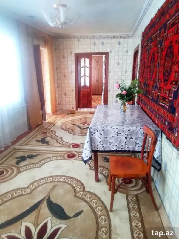 Satılır 8 otaqlı həyət evi 160 m²