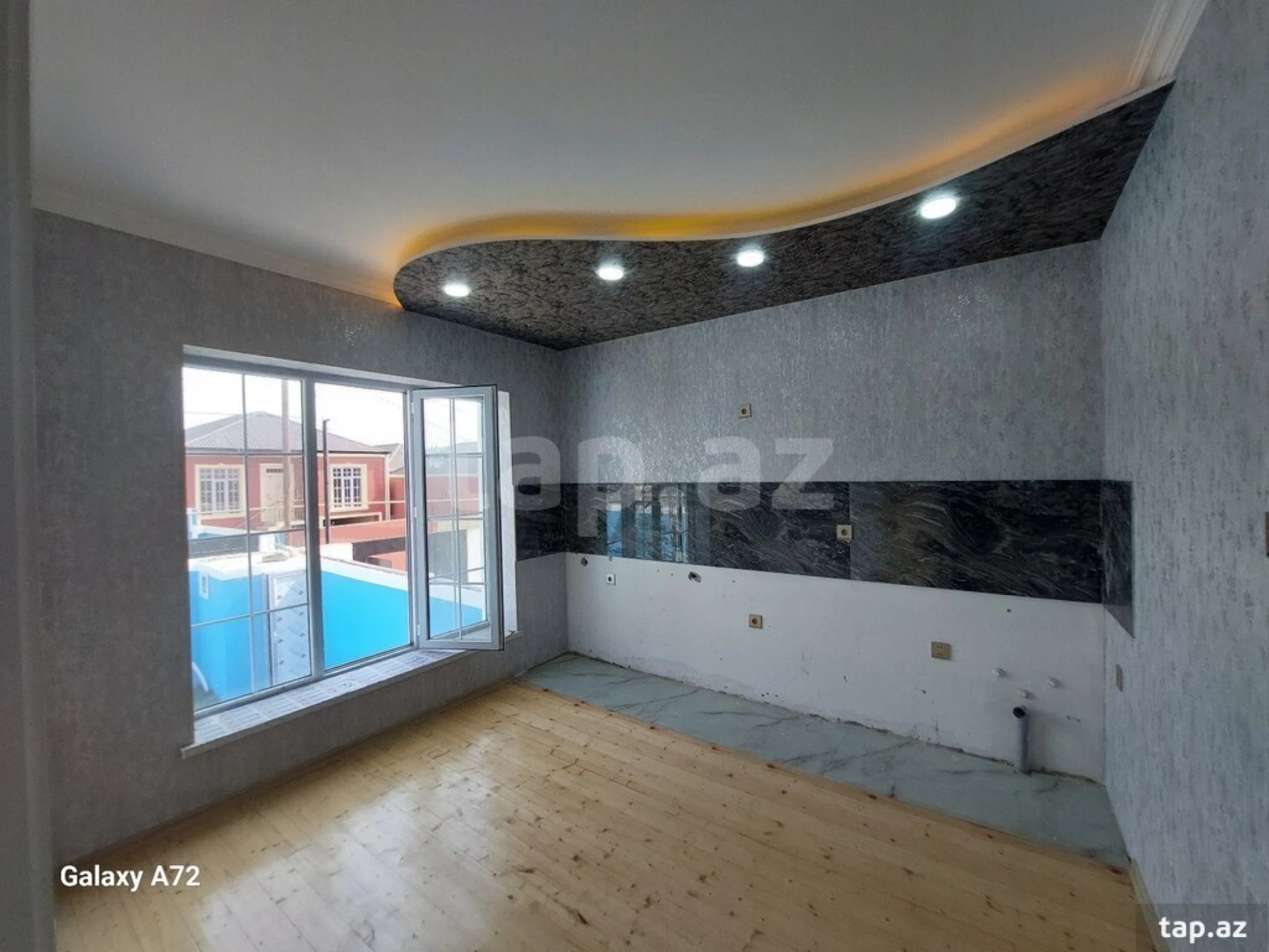 Satılır 4 otaqlı həyət evi