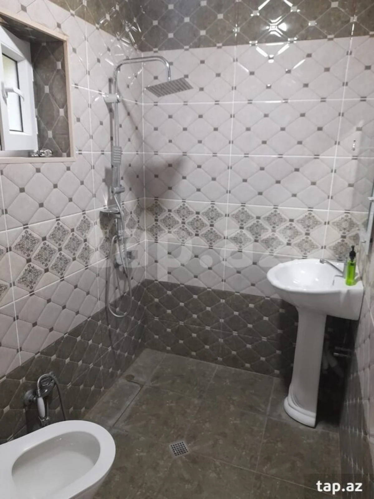 Kirayə verilir 3 otaqlı həyət evi