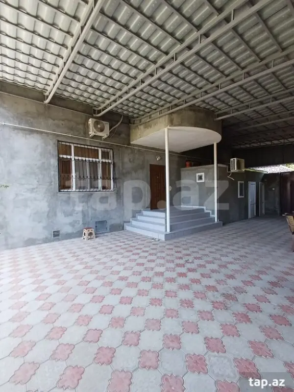 Satılır 4 otaqlı həyət evi 195 m²