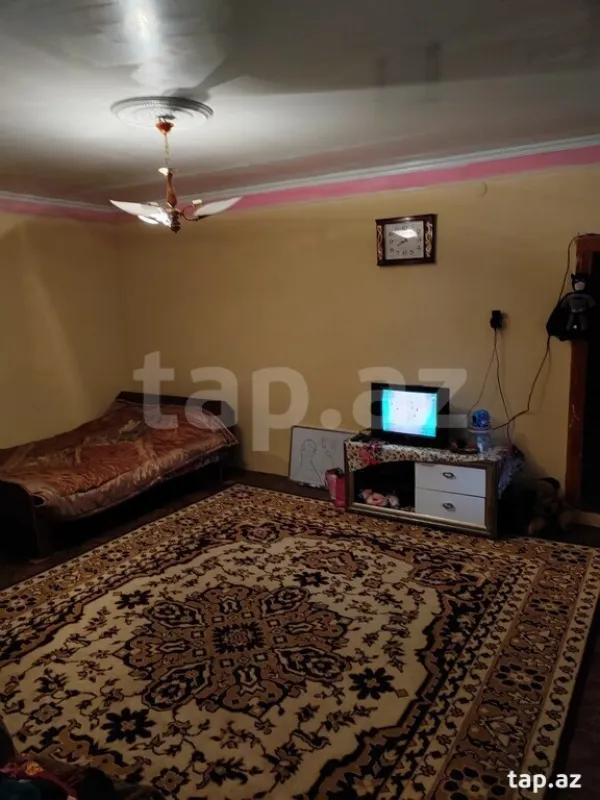 Satılır 6 otaqlı həyət evi