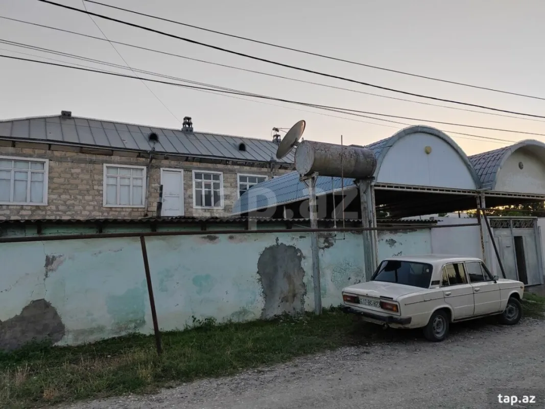 Satılır 6 otaqlı həyət evi