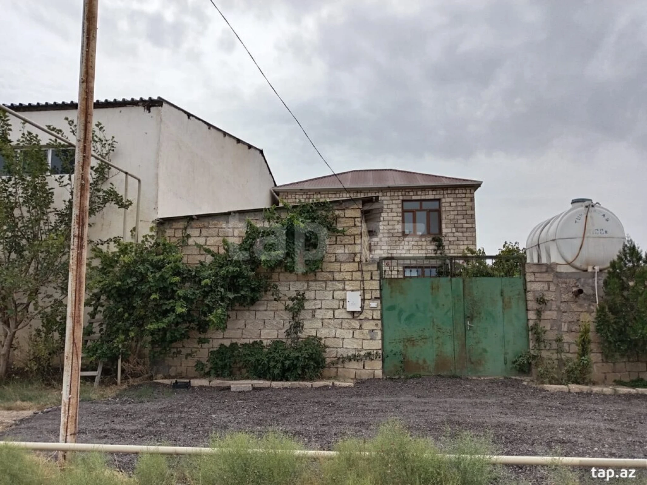 Satılır 4 otaqlı həyət evi