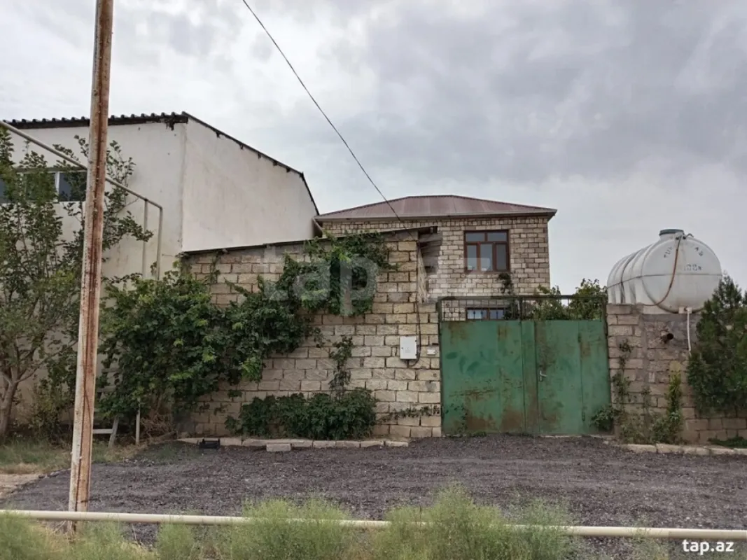 Satılır 4 otaqlı həyət evi