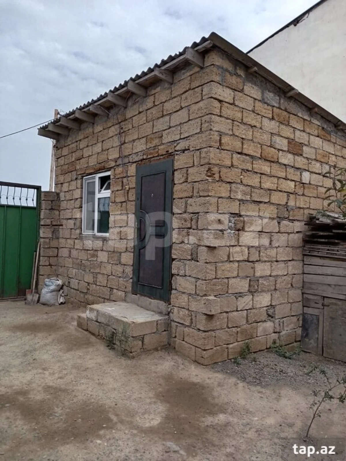 Satılır 4 otaqlı həyət evi