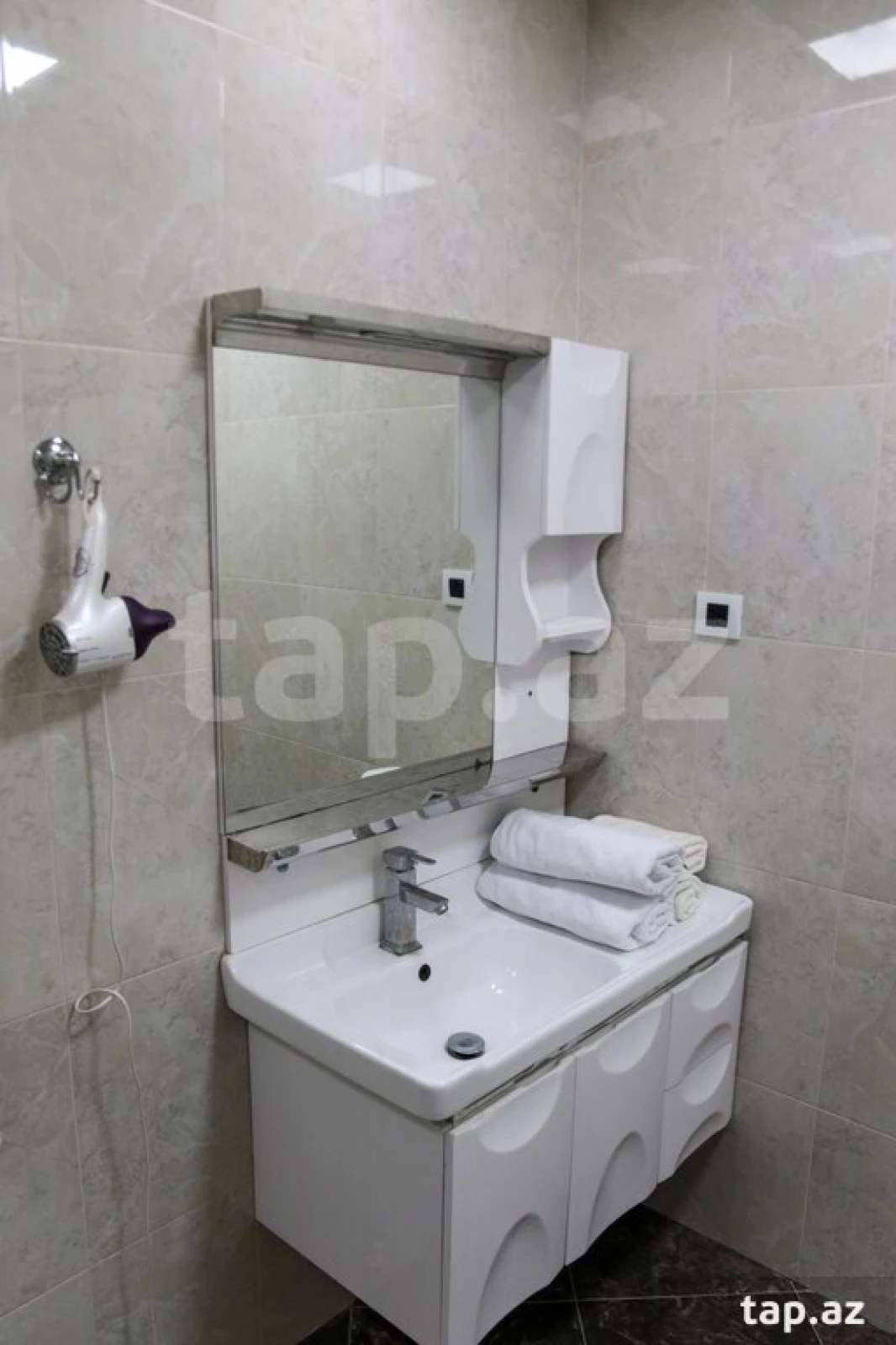 Kirayə verilir 3 otaqlı yeni tikili 115 m²