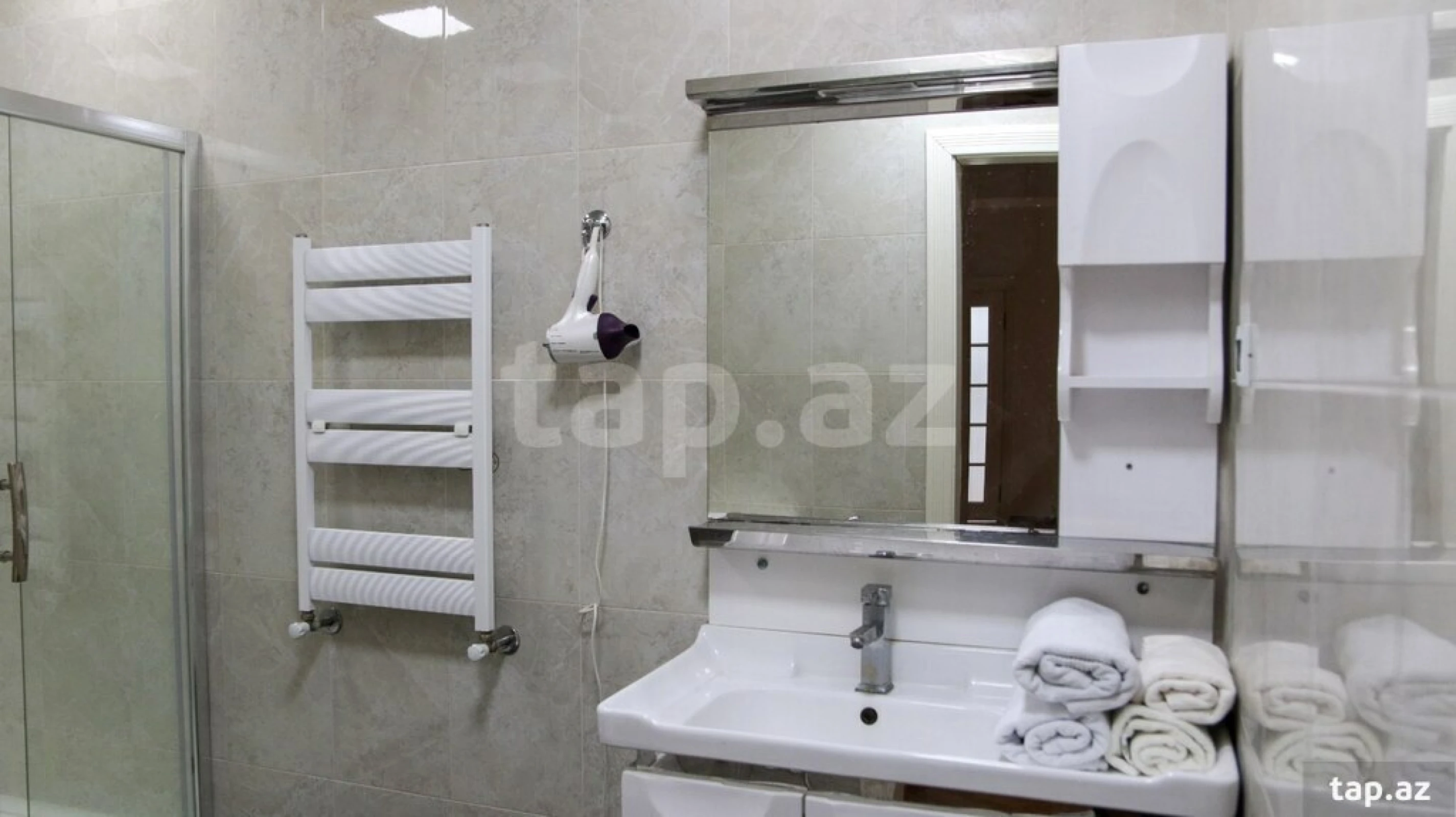 Kirayə verilir 3 otaqlı yeni tikili 115 m²