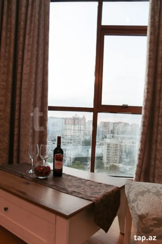 Kirayə verilir 3 otaqlı yeni tikili 115 m²