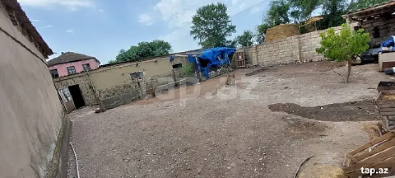 Satılır 4 otaqlı həyət evi