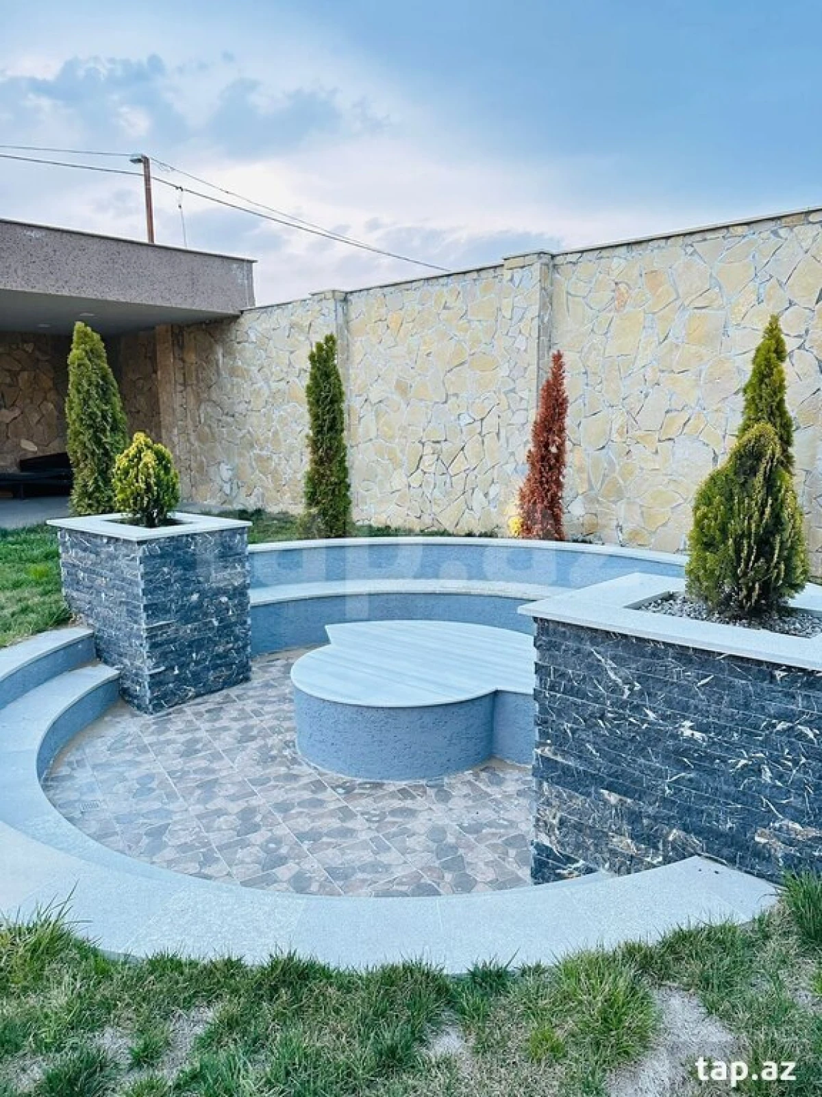 Kirayə verilir 4 otaqlı həyət evi