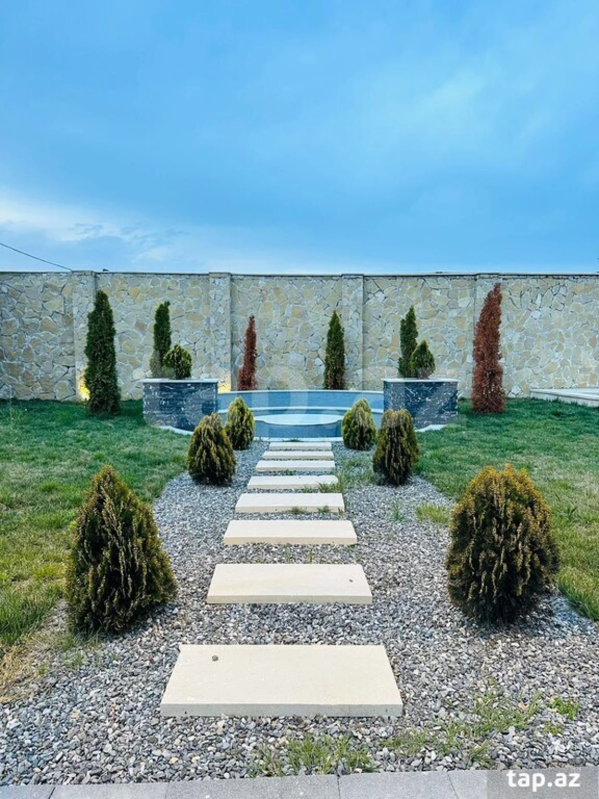 Kirayə verilir 4 otaqlı həyət evi