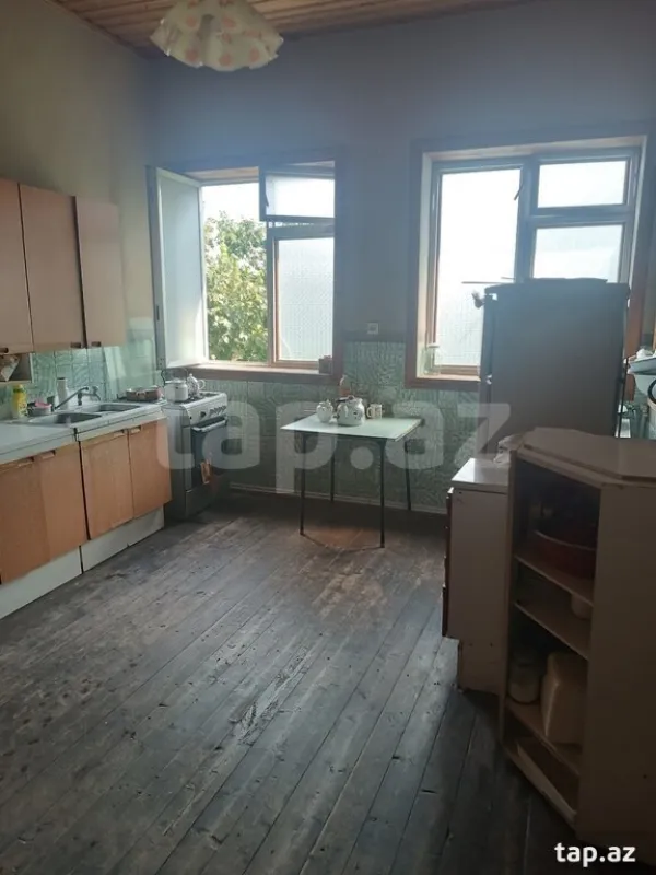 Satılır 4 otaqlı həyət evi