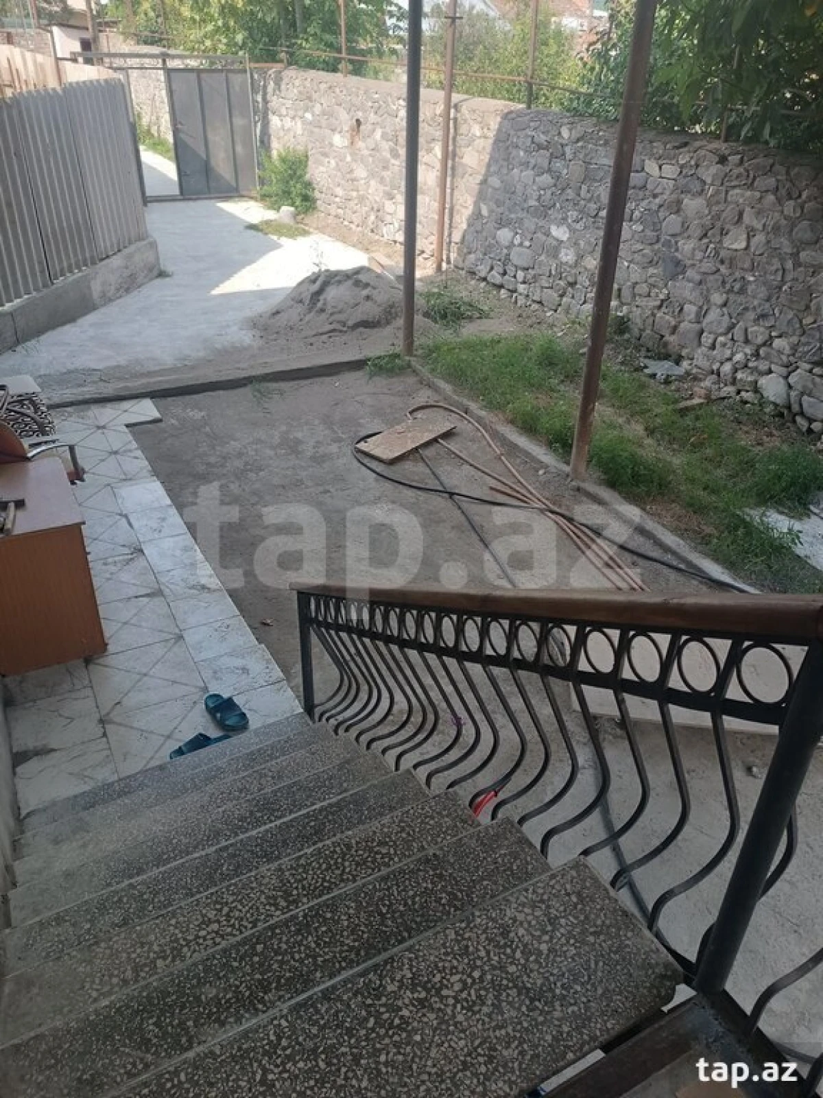 Satılır 4 otaqlı həyət evi