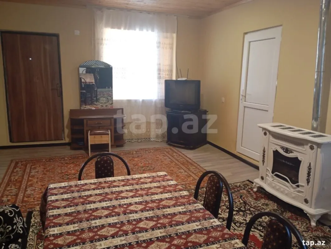 Kirayə verilir 3 otaqlı həyət evi