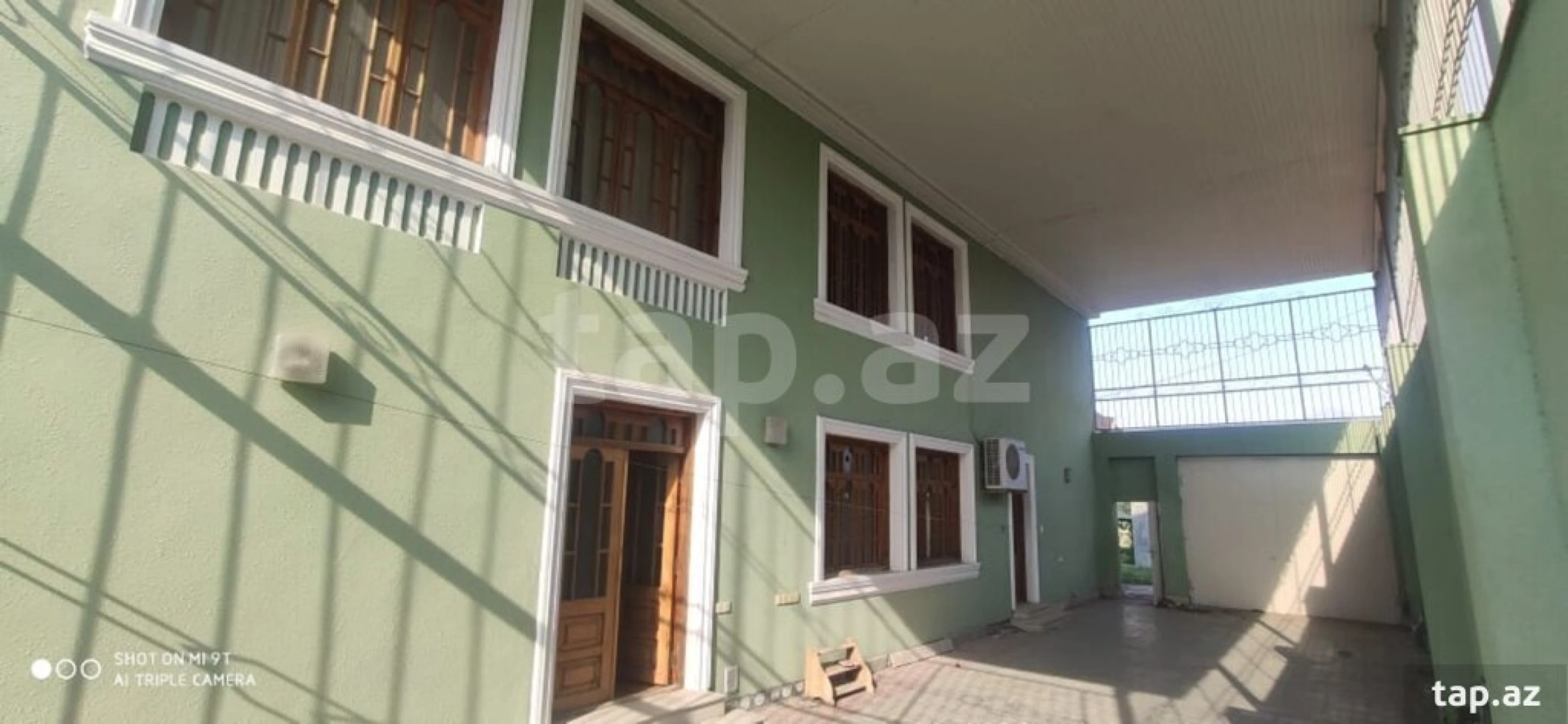 Satılır 6 otaqlı həyət evi