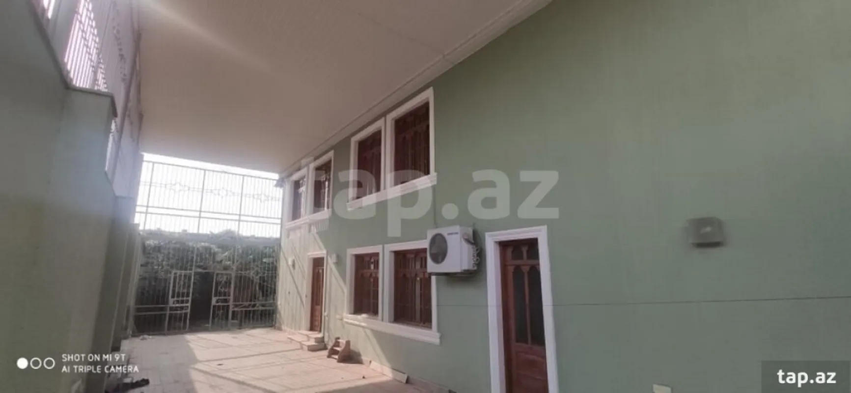 Satılır 6 otaqlı həyət evi