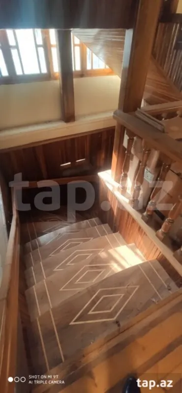 Satılır 6 otaqlı həyət evi