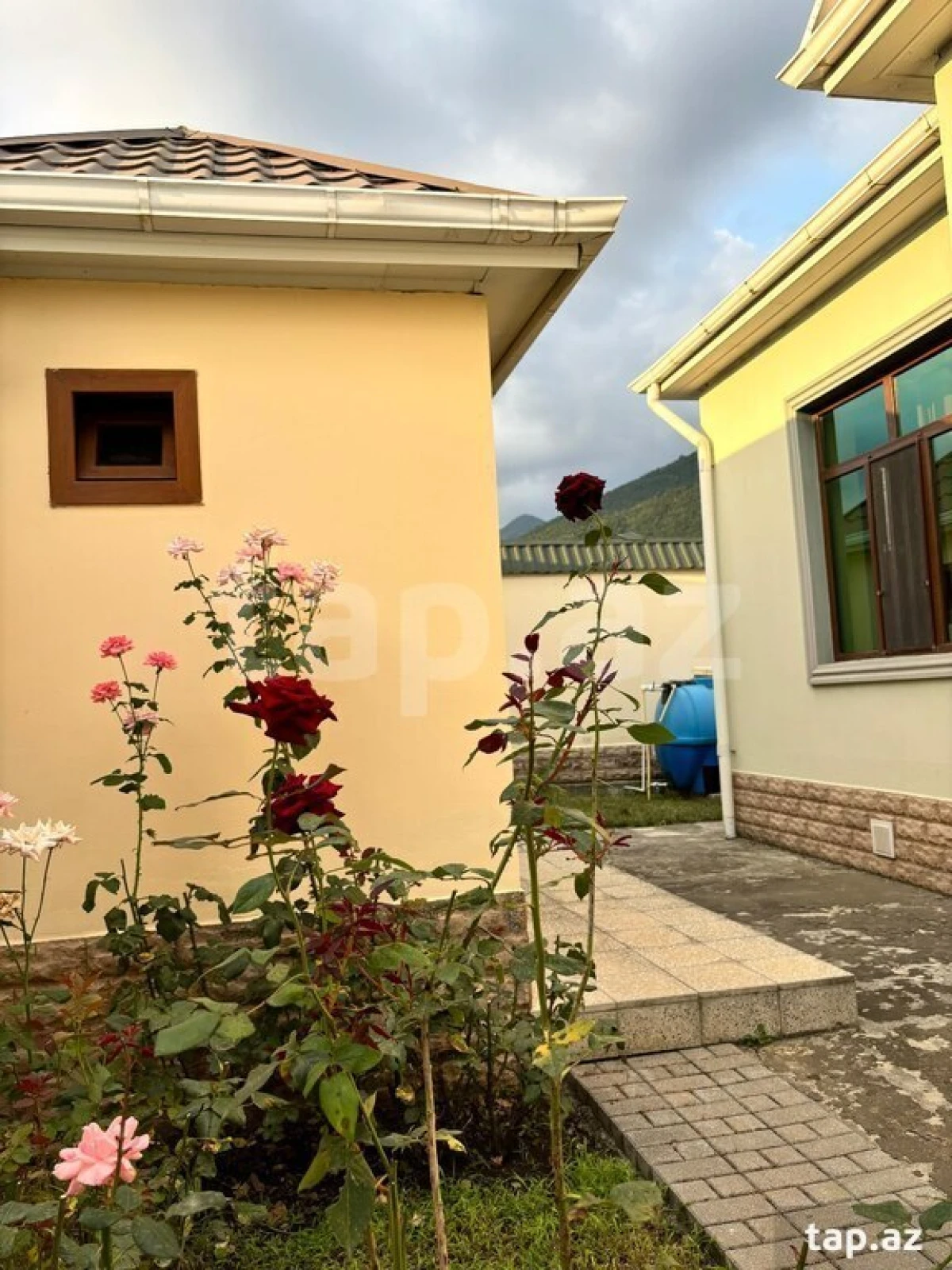 Satılır 4 otaqlı həyət evi