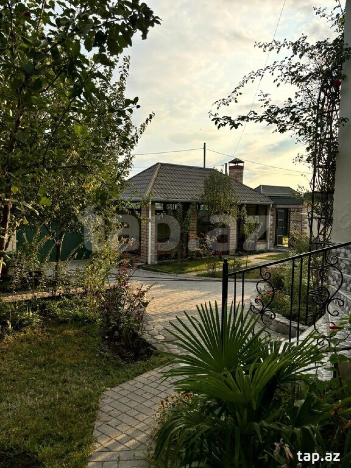 Satılır 4 otaqlı həyət evi