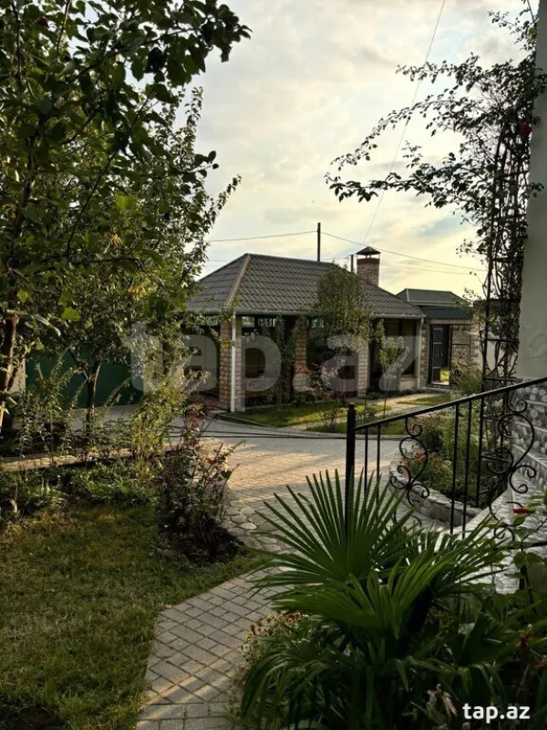 Satılır 4 otaqlı həyət evi