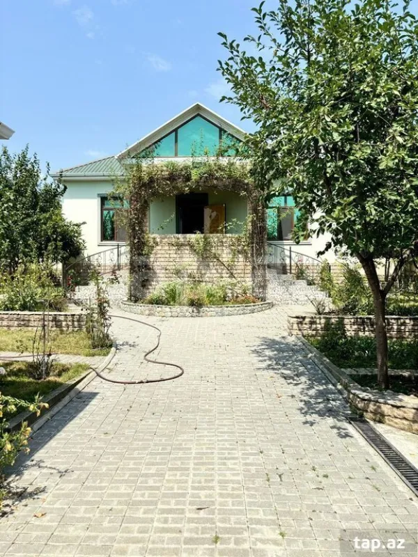 Satılır 4 otaqlı həyət evi