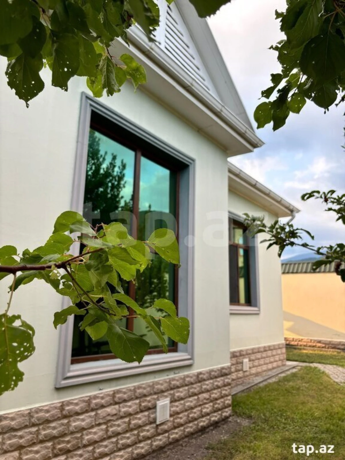 Satılır 4 otaqlı həyət evi