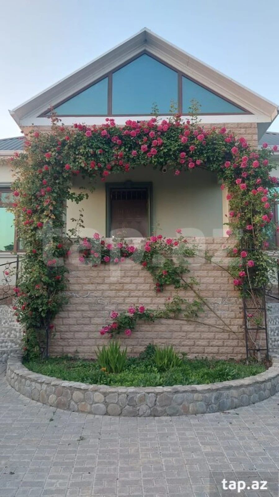 Satılır 4 otaqlı həyət evi