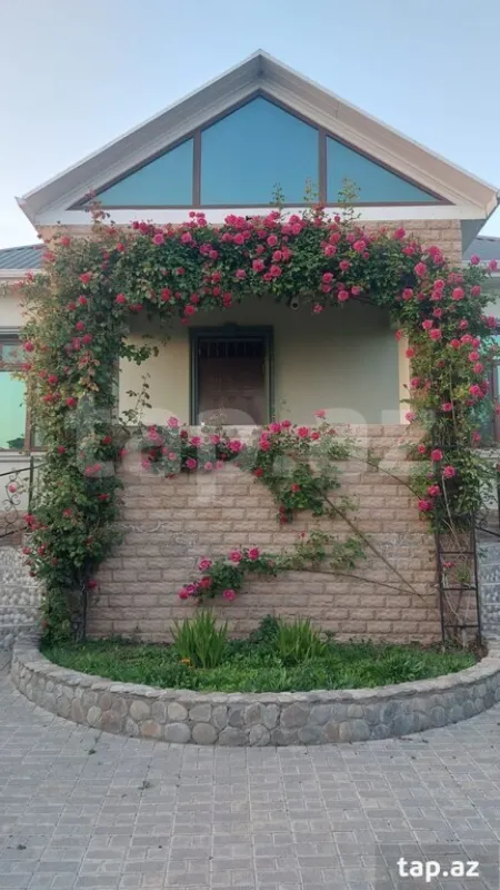 Satılır 4 otaqlı həyət evi