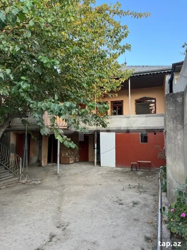 Satılır 6 otaqlı həyət evi