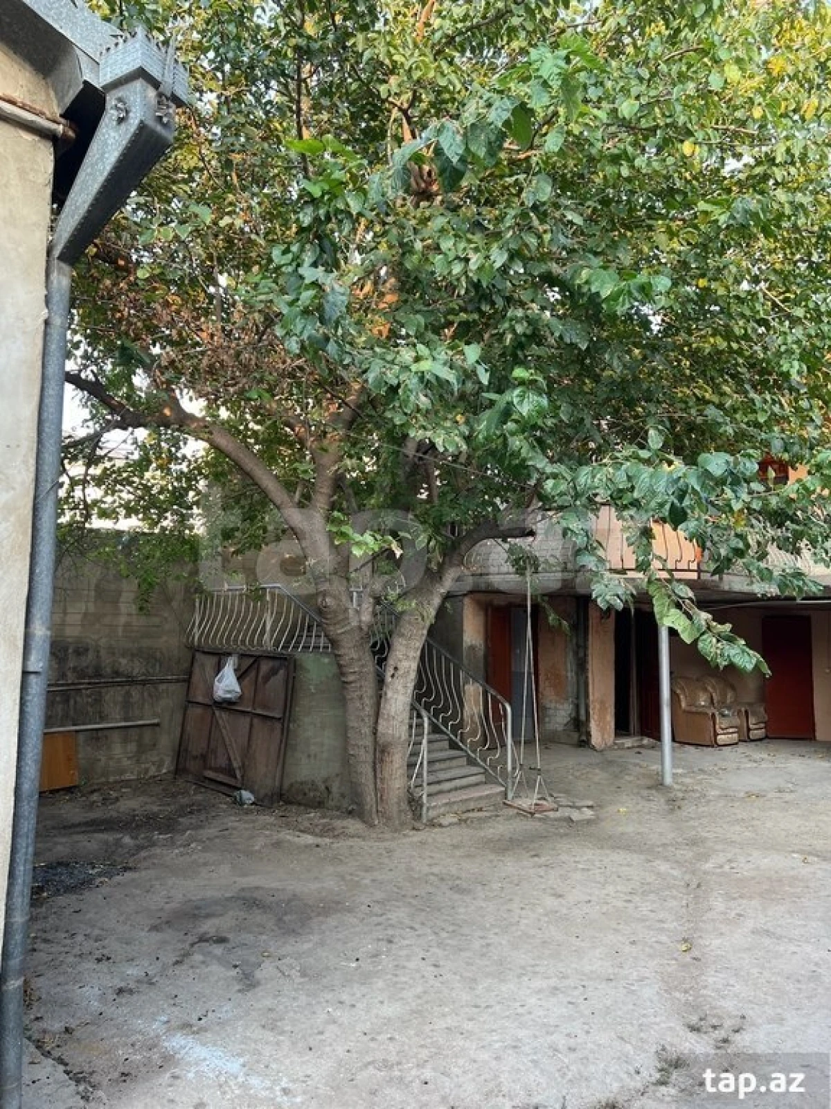 Satılır 6 otaqlı həyət evi