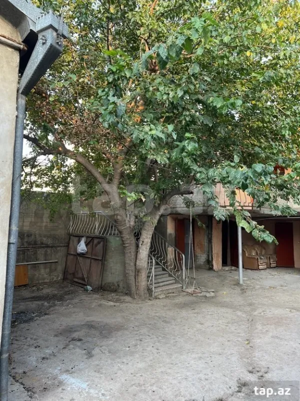 Satılır 6 otaqlı həyət evi