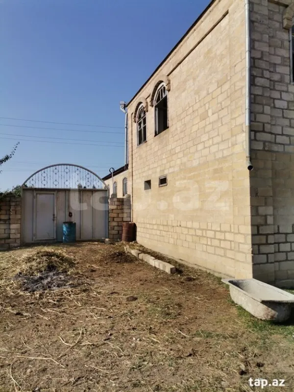 Satılır 6 otaqlı həyət evi