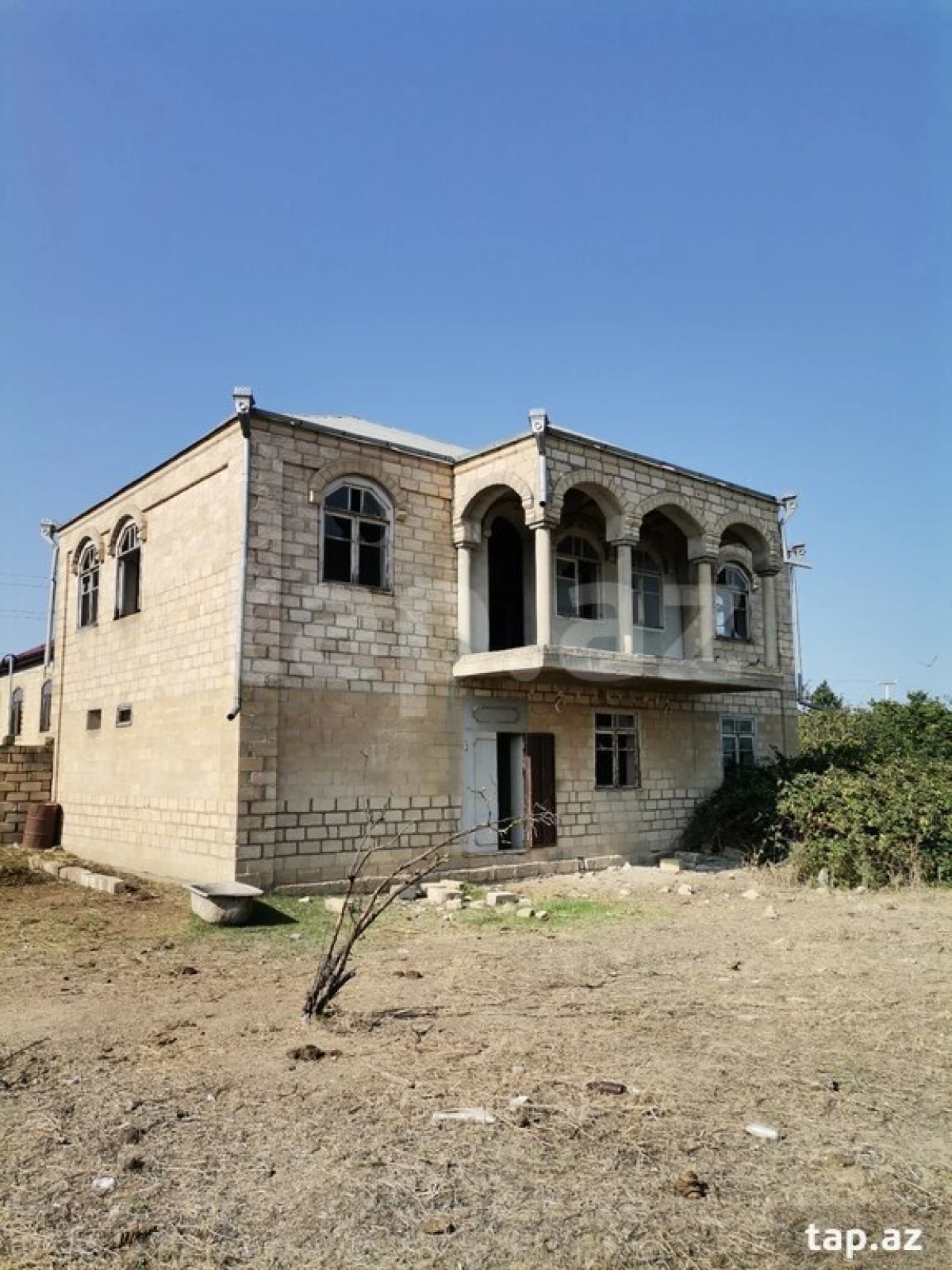 Satılır 6 otaqlı həyət evi