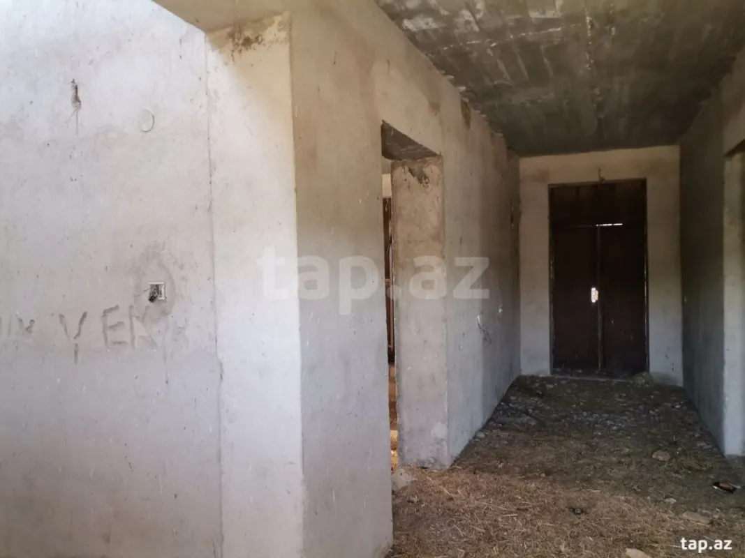Satılır 6 otaqlı həyət evi