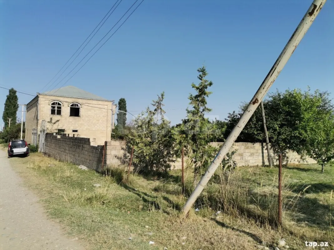 Satılır 6 otaqlı həyət evi