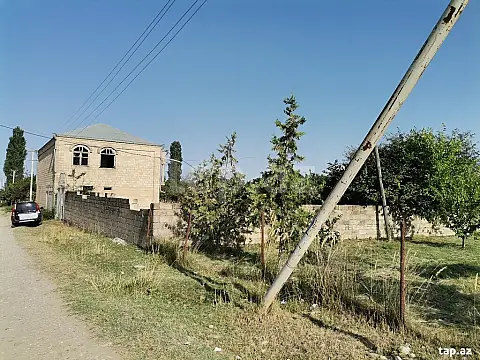 Satılır 6 otaqlı həyət evi