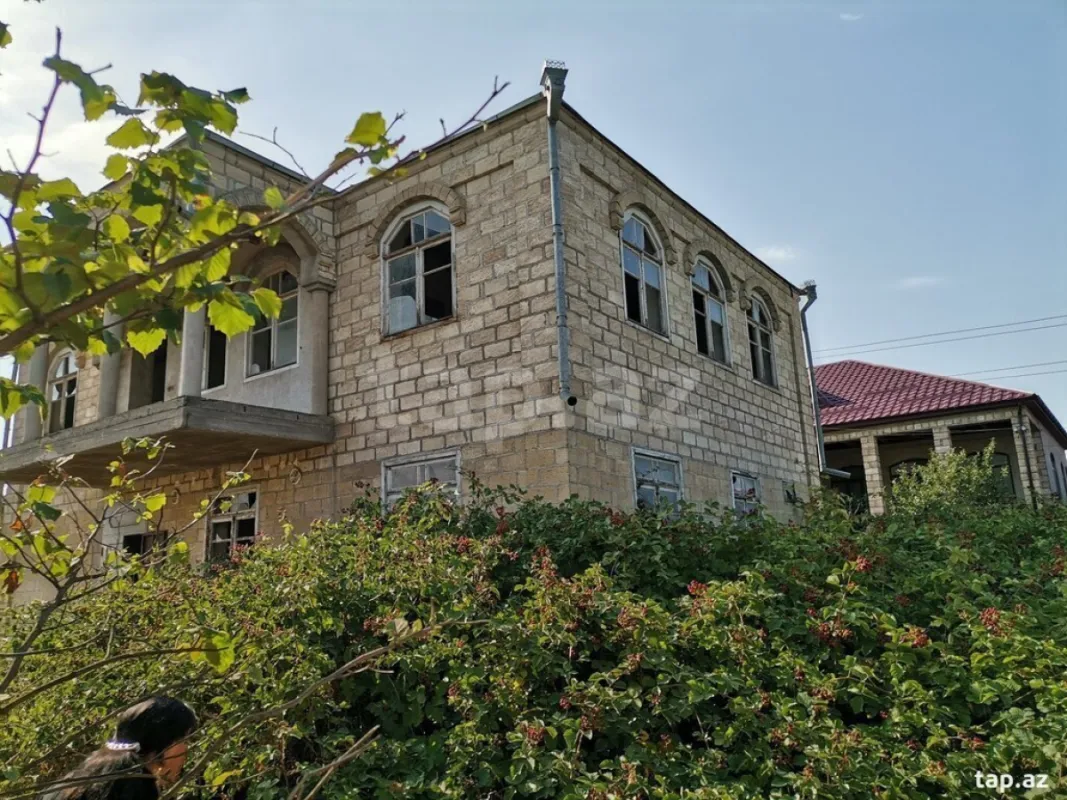 Satılır 6 otaqlı həyət evi