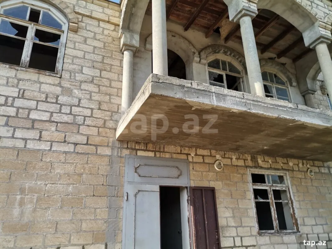 Satılır 6 otaqlı həyət evi