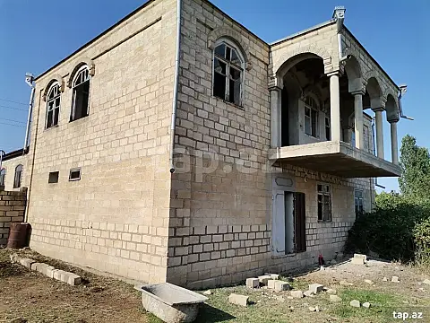 Satılır 6 otaqlı həyət evi