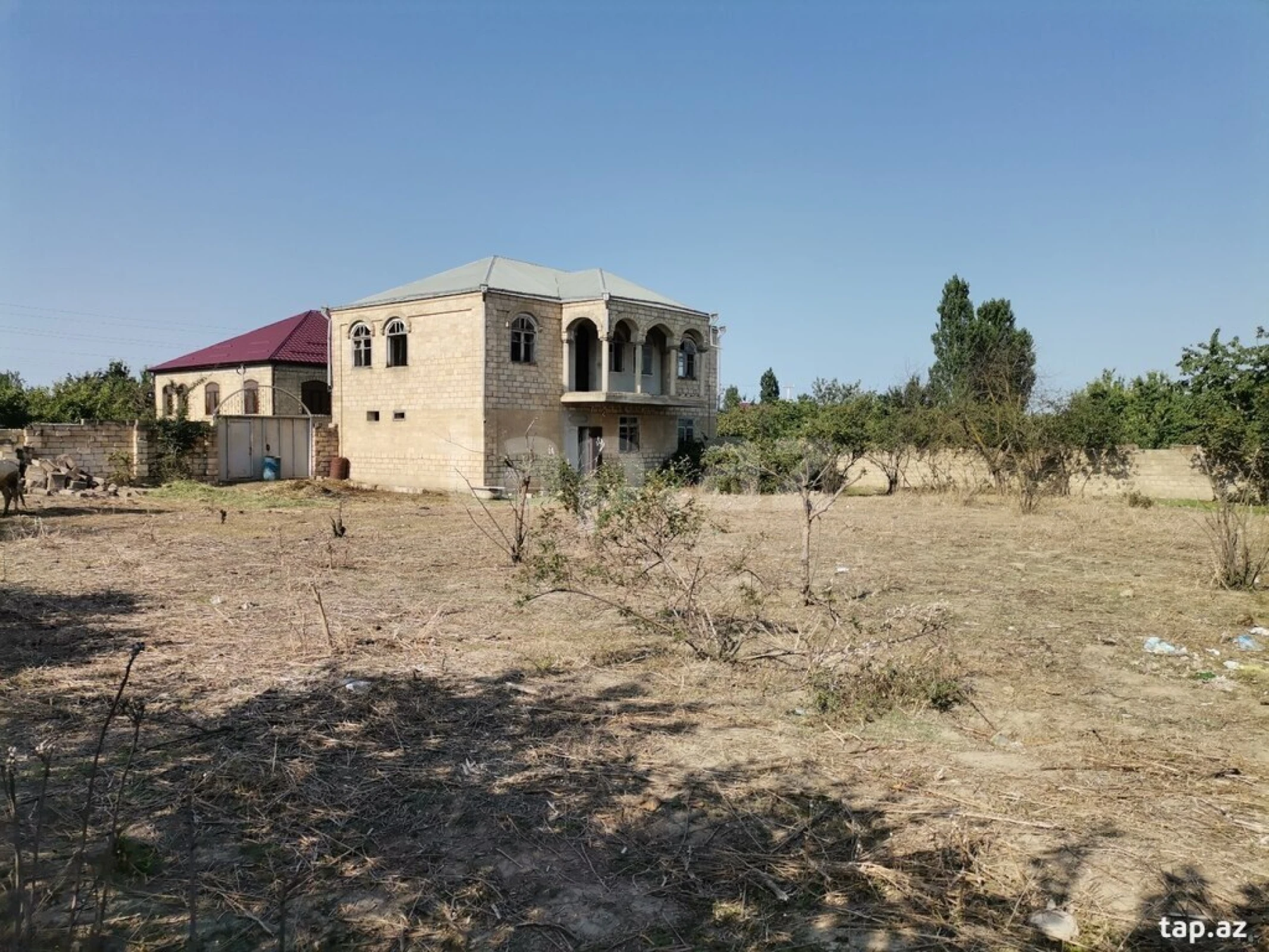 Satılır 6 otaqlı həyət evi