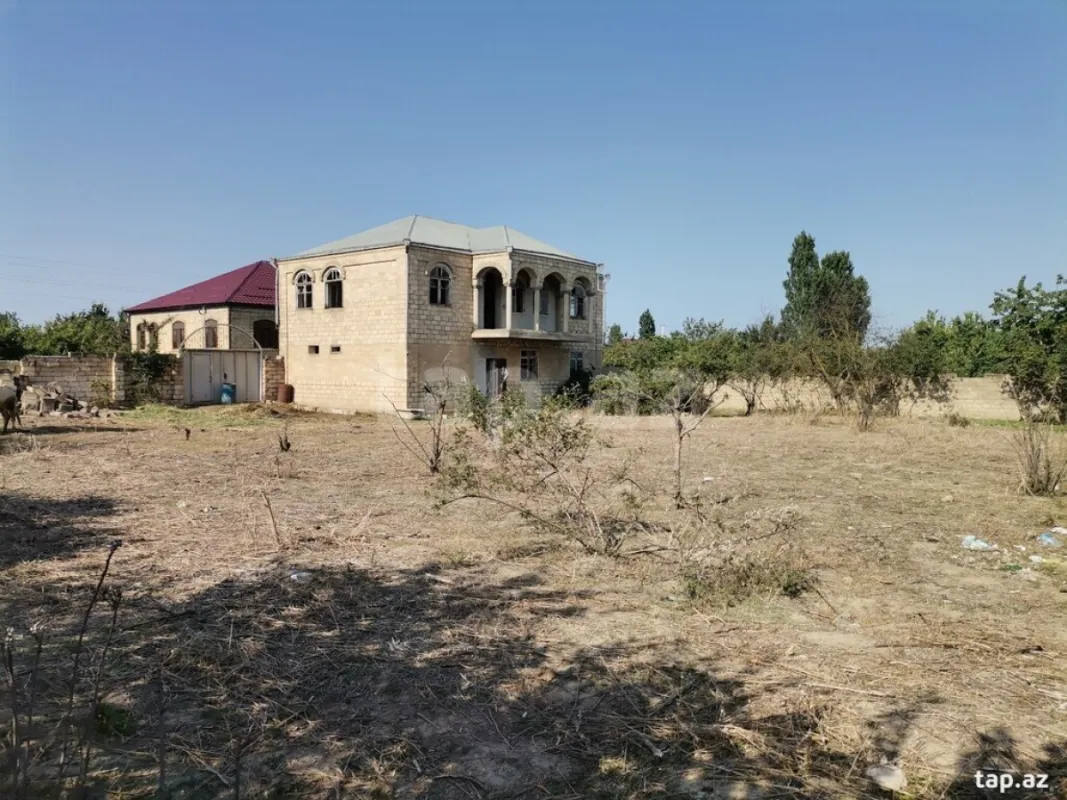 Satılır 6 otaqlı həyət evi