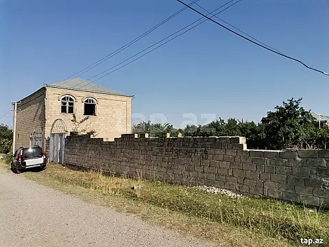 Satılır 6 otaqlı həyət evi