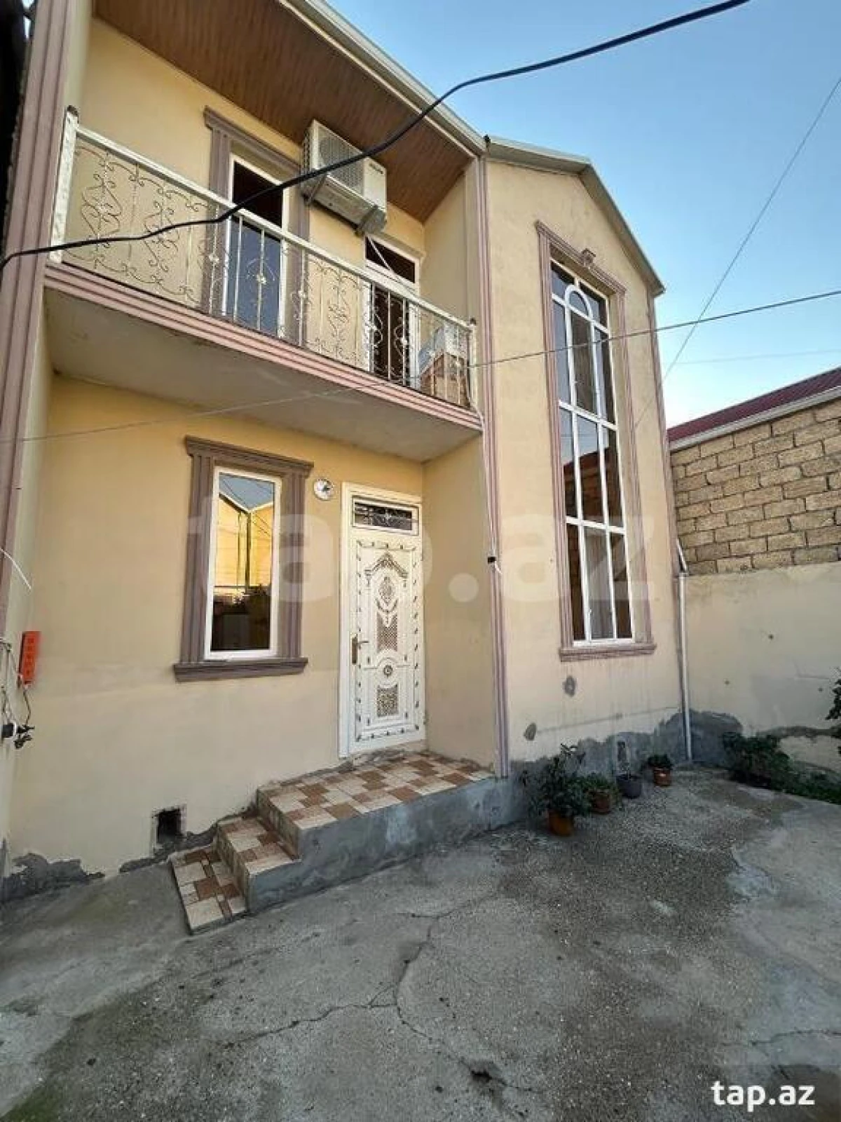 Satılır 4 otaqlı həyət evi