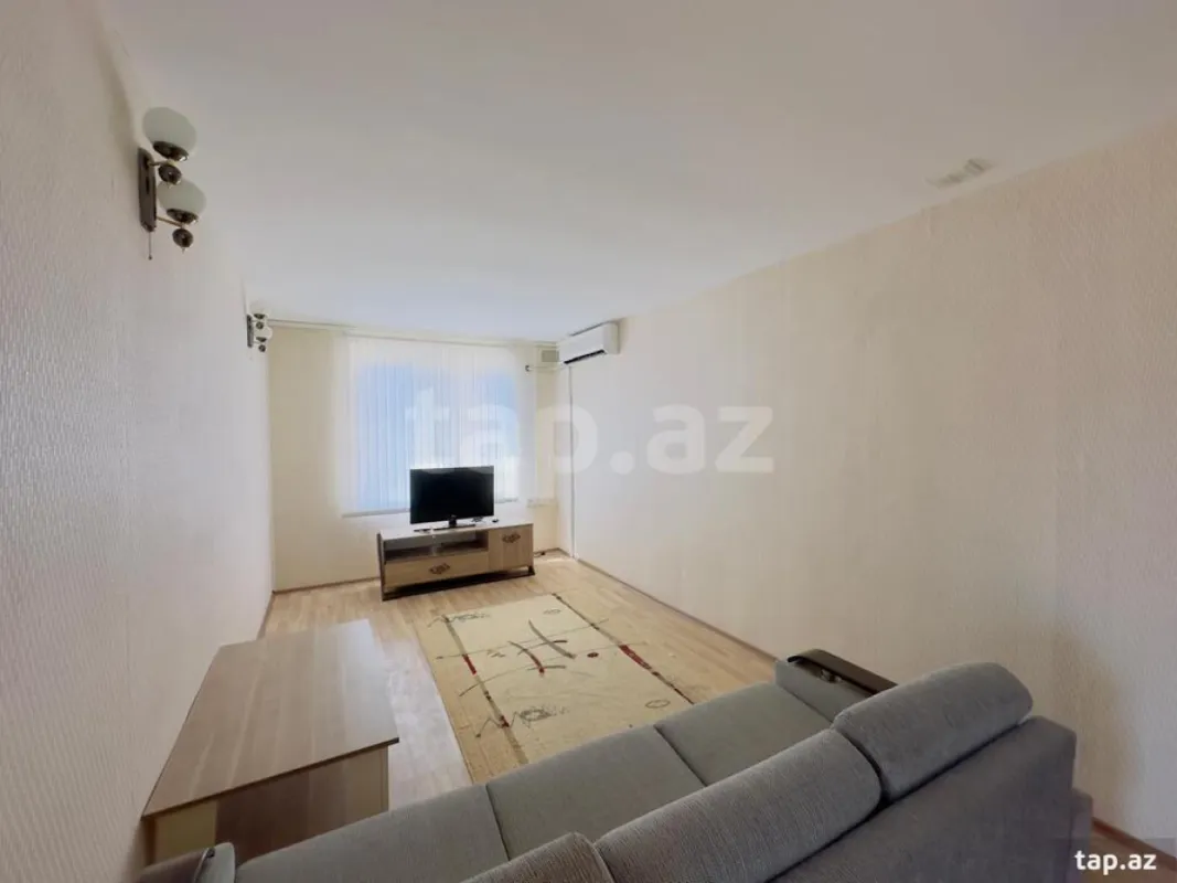 Satılır 11 otaqlı həyət evi