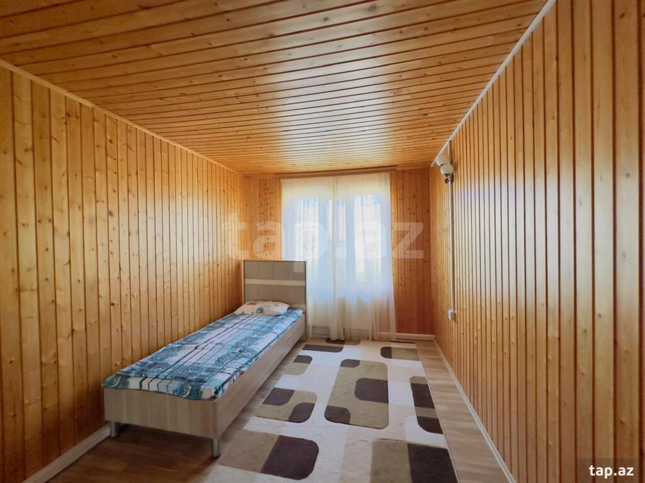 Satılır 11 otaqlı həyət evi