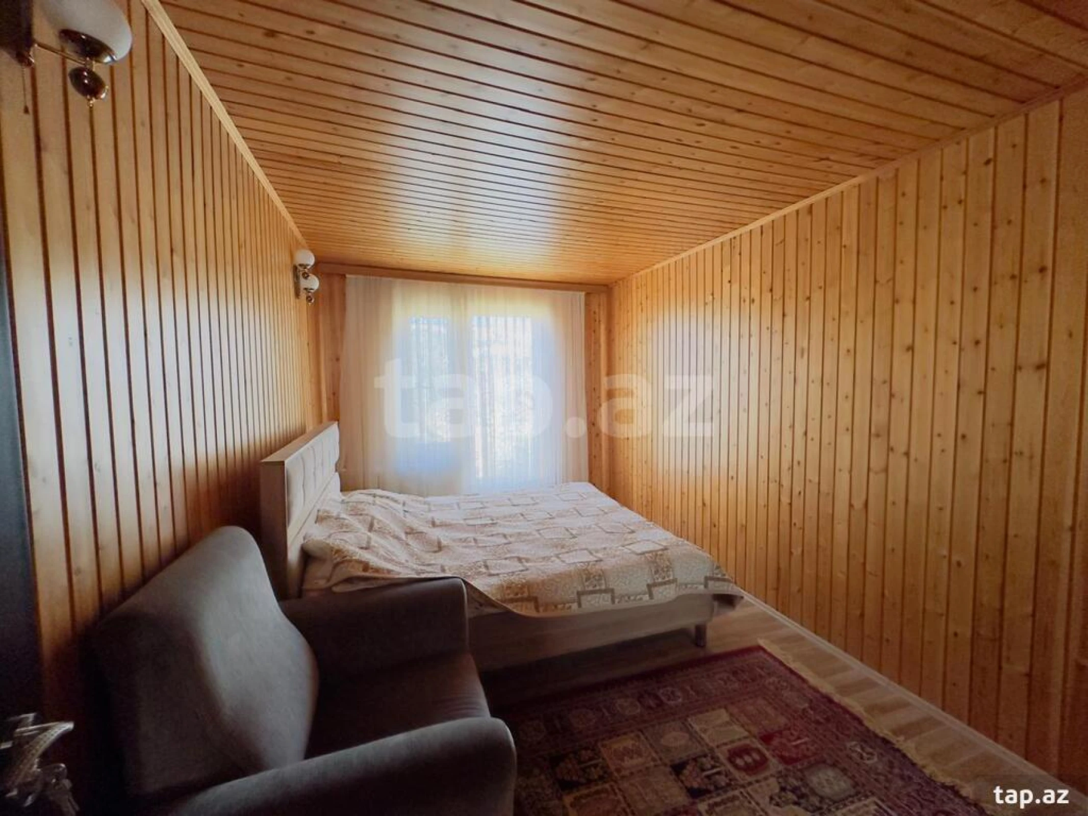 Satılır 11 otaqlı həyət evi