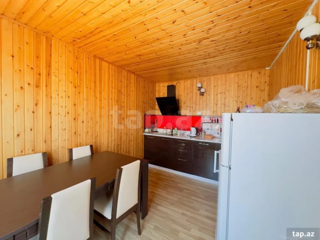 Satılır 11 otaqlı həyət evi