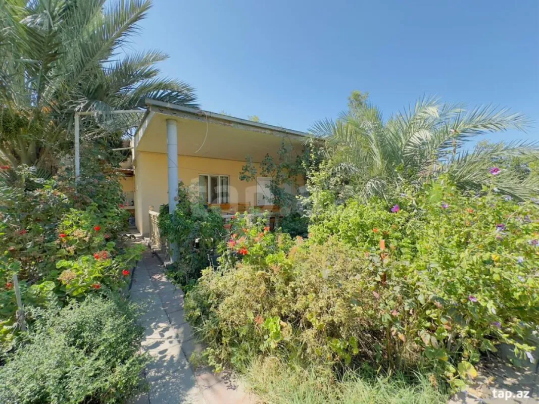 Satılır 11 otaqlı həyət evi