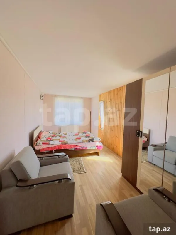 Satılır 11 otaqlı həyət evi