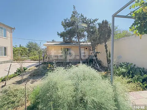 Satılır 11 otaqlı həyət evi